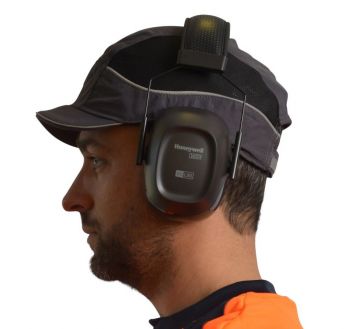 CASQUETTE ANTI-HEURT AIR VISIERE COURTE 3CM